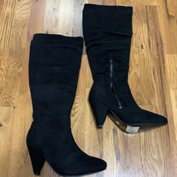 💕5/$15 Hot Kiss Tall Suede Boots Size 8, NEW with side zipper for easy access - Picture 2 of 3